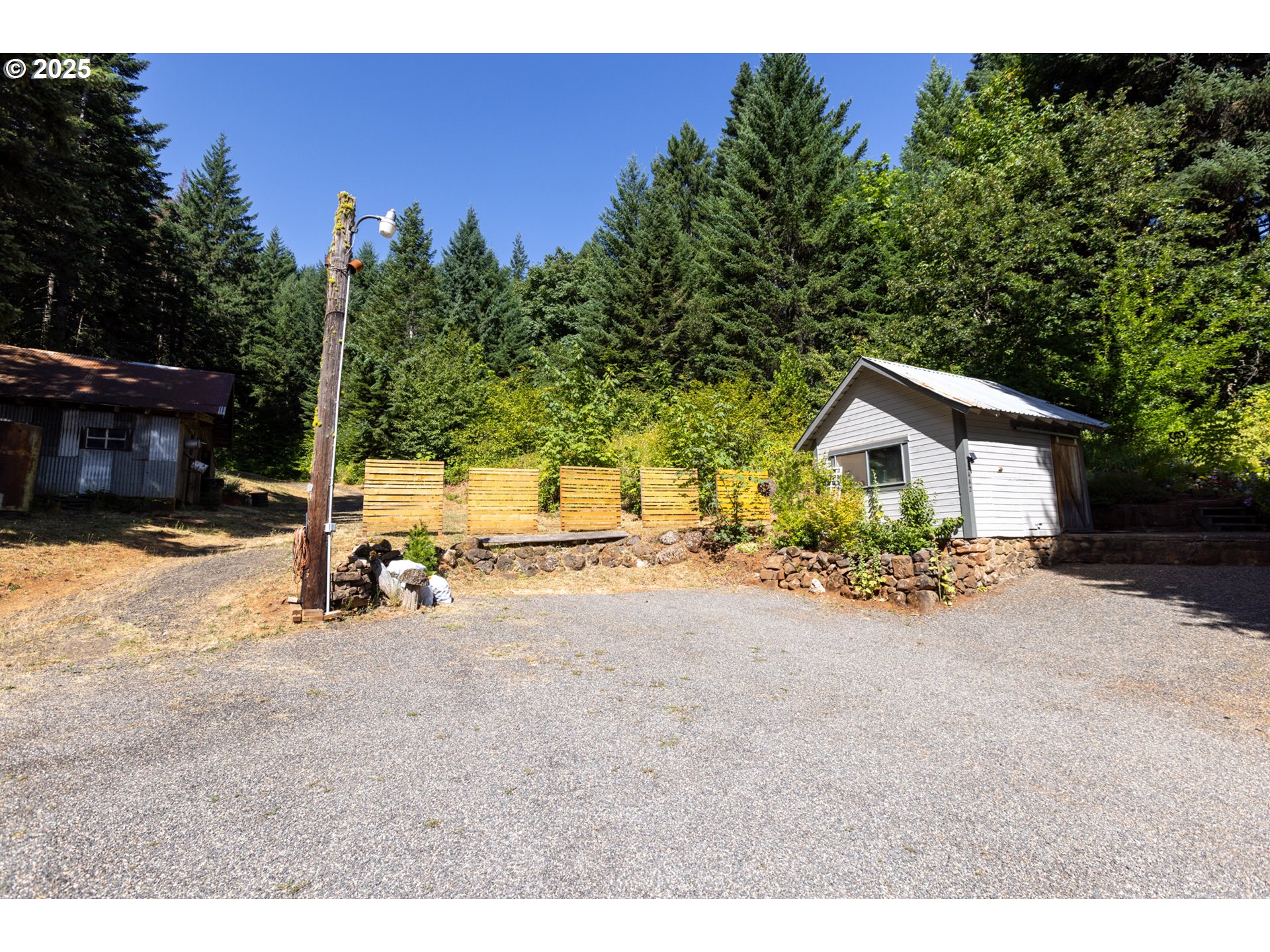 2442 Kingsley Road Hood River, OR 97031 - Photo 31 of 38