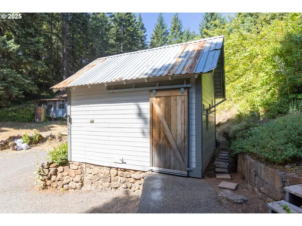 $699,000 | 2442 Kingsley Road, Hood River, OR 97031