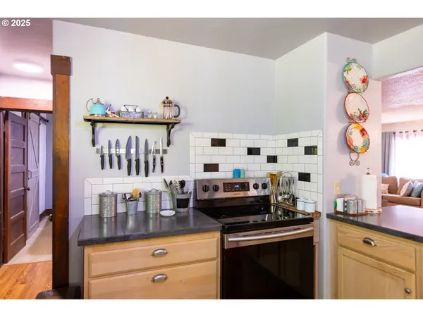 $699,000 | 2442 Kingsley Road, Hood River, OR 97031