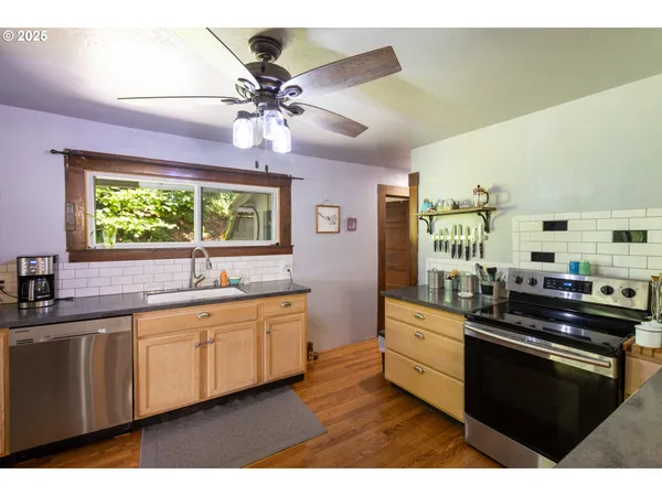 $699,000 | 2442 Kingsley Road, Hood River, OR 97031