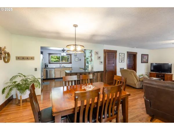 $699,000 | 2442 Kingsley Road, Hood River, OR 97031