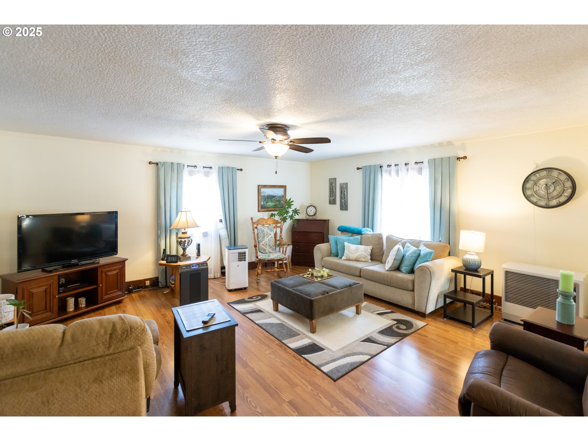 2442 Kingsley Road Hood River, OR 97031 - Photo 10 of 38