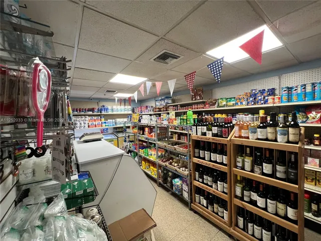 $2,800 | 5161 Collins Avenue, Unit 309, Miami Beach, FL 33140