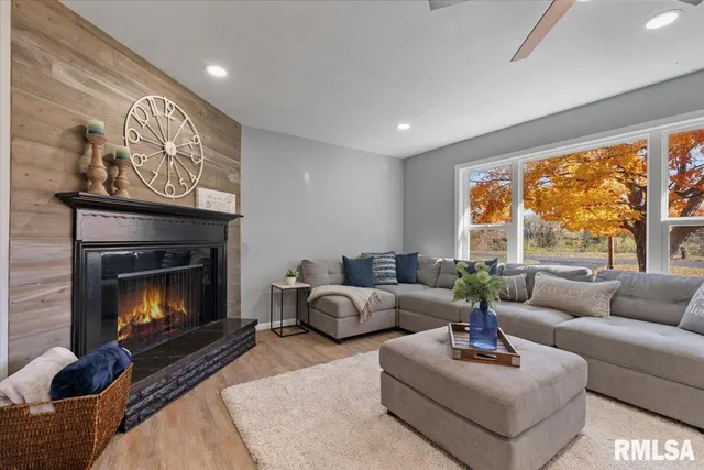 $229,900 | 424 Docia Road, Hillsdale, IL 61257