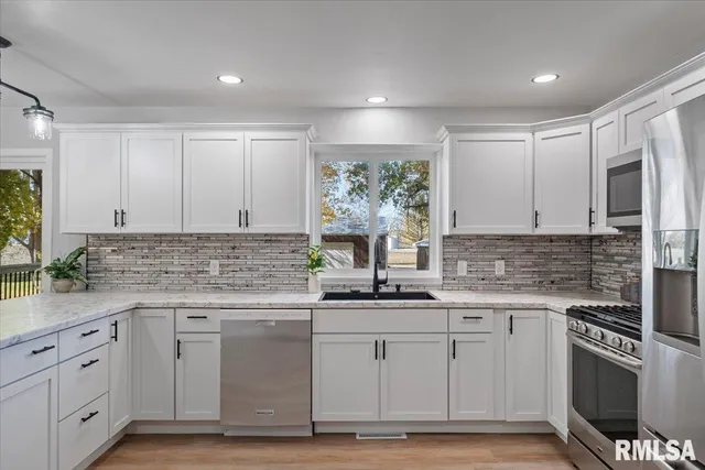 $229,900 | 424 Docia Road, Hillsdale, IL 61257