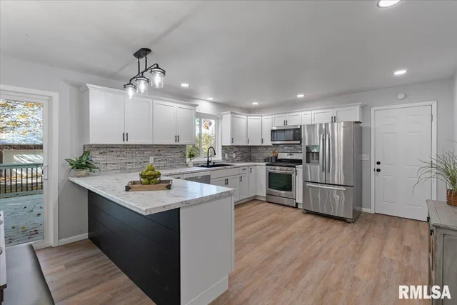 $229,900 | 424 Docia Road, Hillsdale, IL 61257