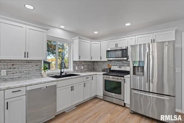 $229,900 | 424 Docia Road, Hillsdale, IL 61257