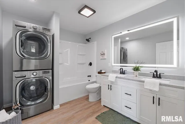 $229,900 | 424 Docia Road, Hillsdale, IL 61257