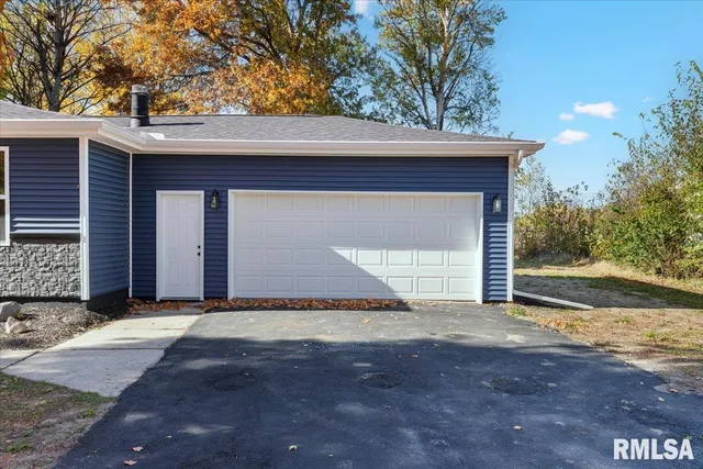 $229,900 | 424 Docia Road, Hillsdale, IL 61257