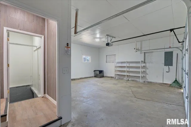 $229,900 | 424 Docia Road, Hillsdale, IL 61257