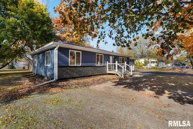 $229,900 | 424 Docia Road, Hillsdale, IL 61257