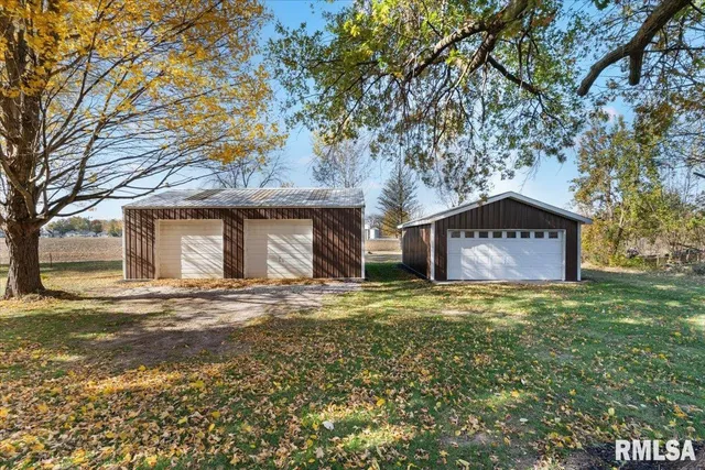 $229,900 | 424 Docia Road, Hillsdale, IL 61257