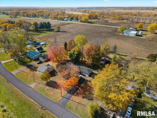 $229,900 | 424 Docia Road, Hillsdale, IL 61257