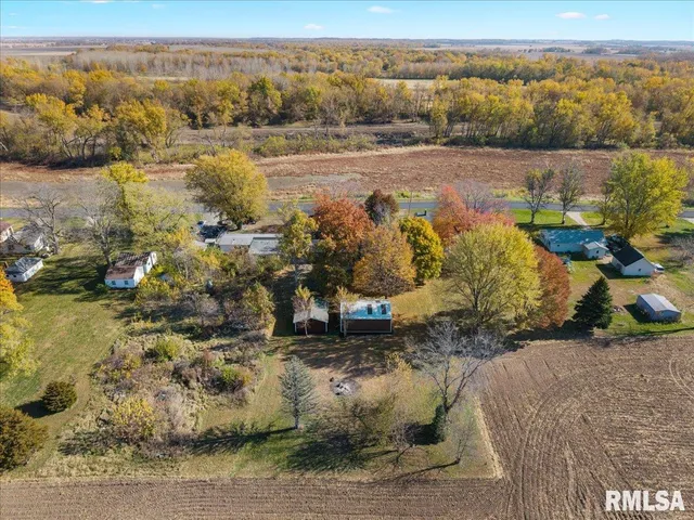 $229,900 | 424 Docia Road, Hillsdale, IL 61257