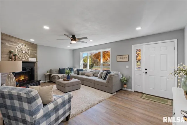 $229,900 | 424 Docia Road, Hillsdale, IL 61257