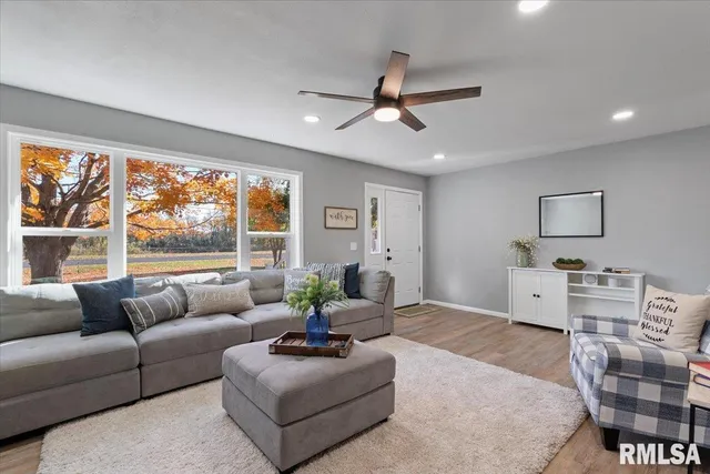 $229,900 | 424 Docia Road, Hillsdale, IL 61257