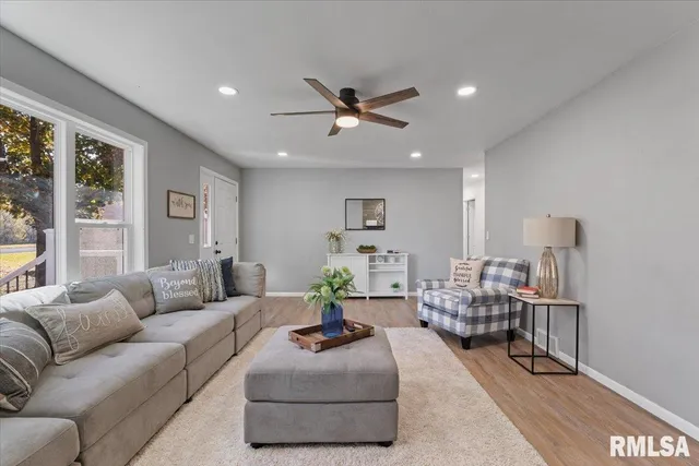 $229,900 | 424 Docia Road, Hillsdale, IL 61257