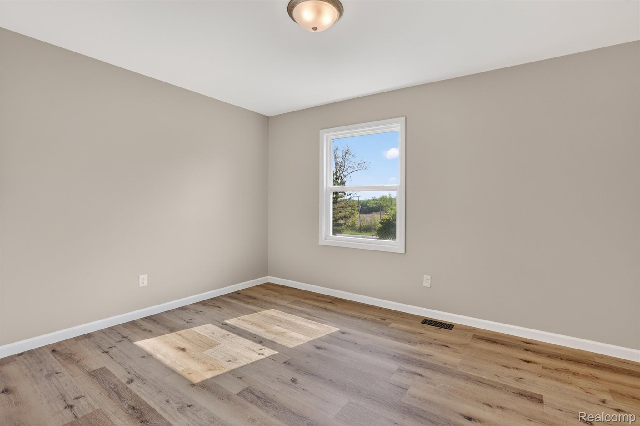 1215 North Oak Road Davison, MI 48423 - Photo 16 of 37