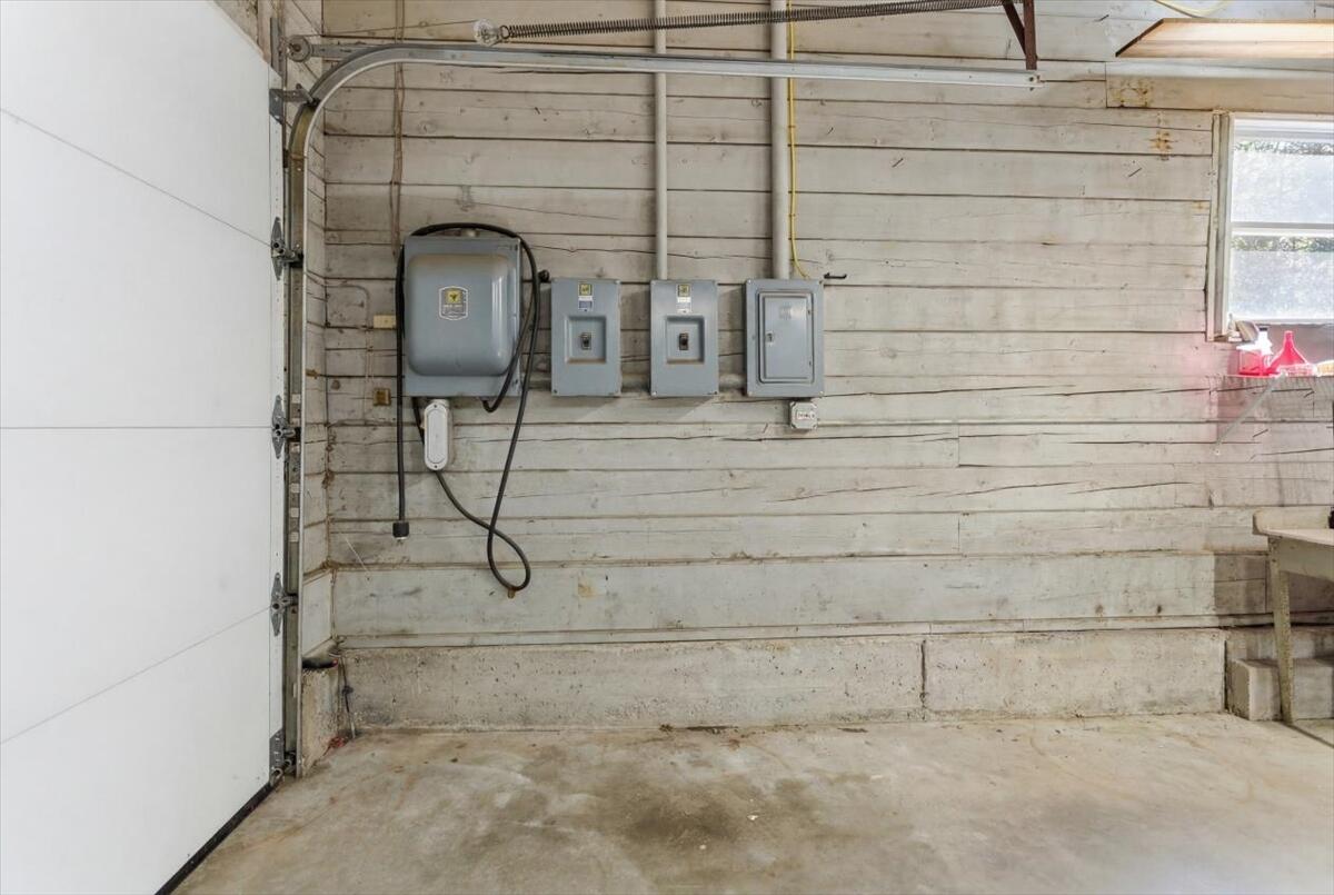 43 Holmes Road Winthrop, ME 04364 - Photo 73 of 78 110-18_garage_b