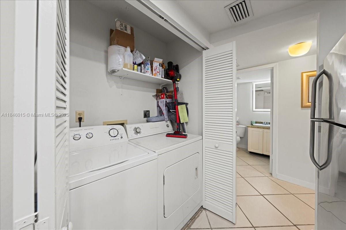 540 Brickell Key Drive, Unit 412 Miami, FL 33131 - Photo 12 of 33 a utility room with dryer and washer