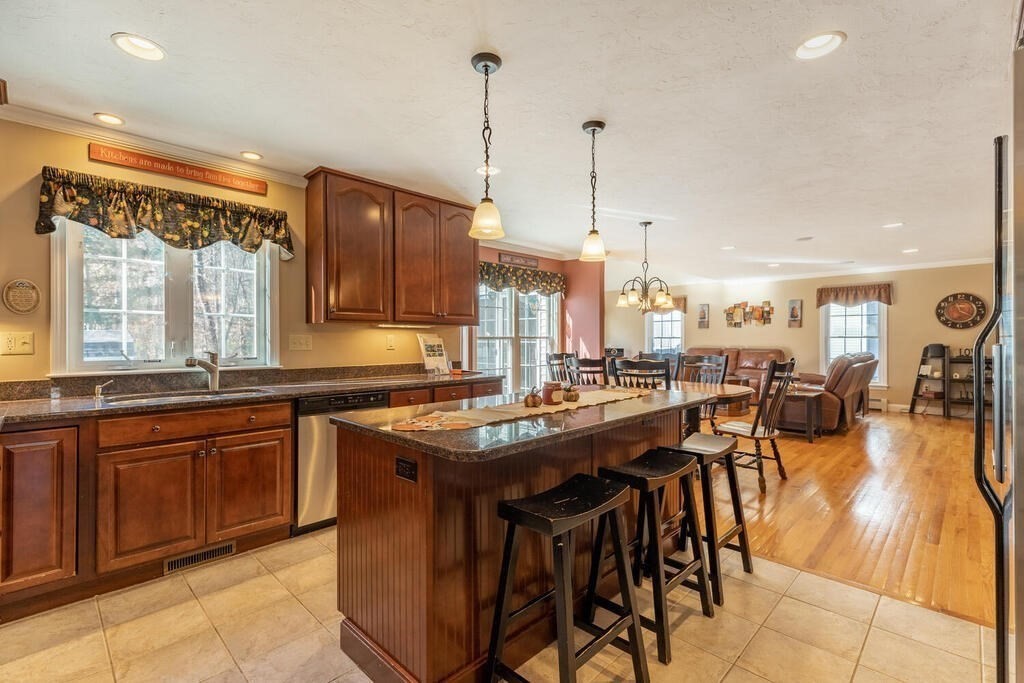6 Sarah Lane Maynard, MA 01754 - Photo 8 of 32 Gallery Image 8