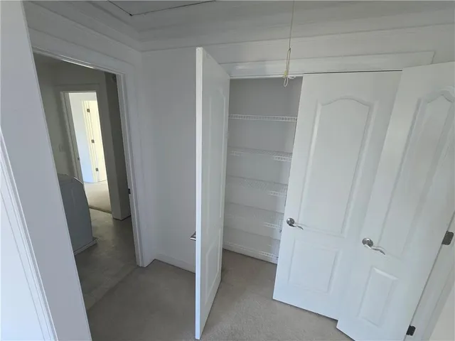 an empty room with windows and ceiling fan