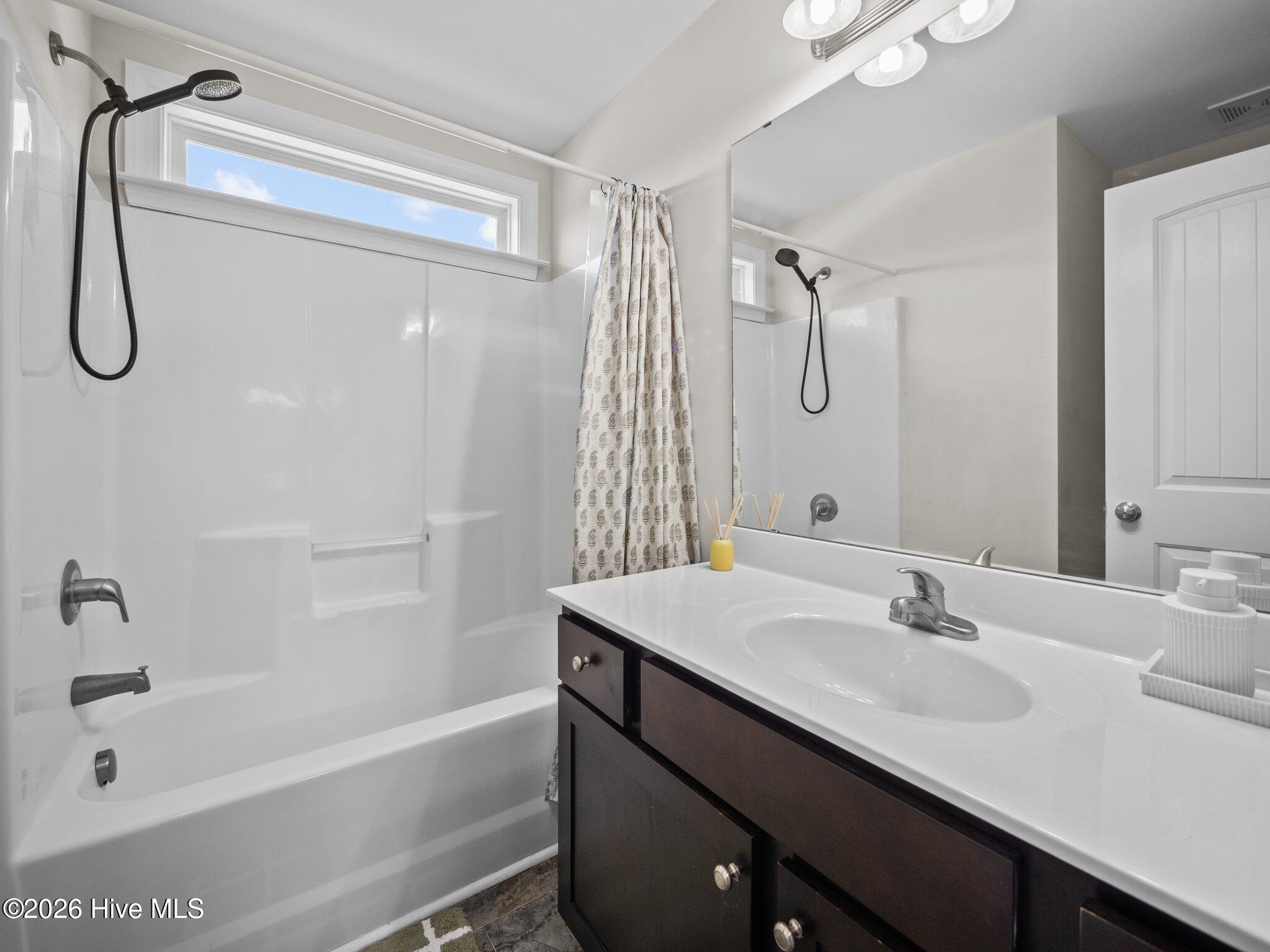 4039 Hunters Trail Jacksonville, NC 28546 - Photo 10 of 36 18-web-or-mls-P7038019