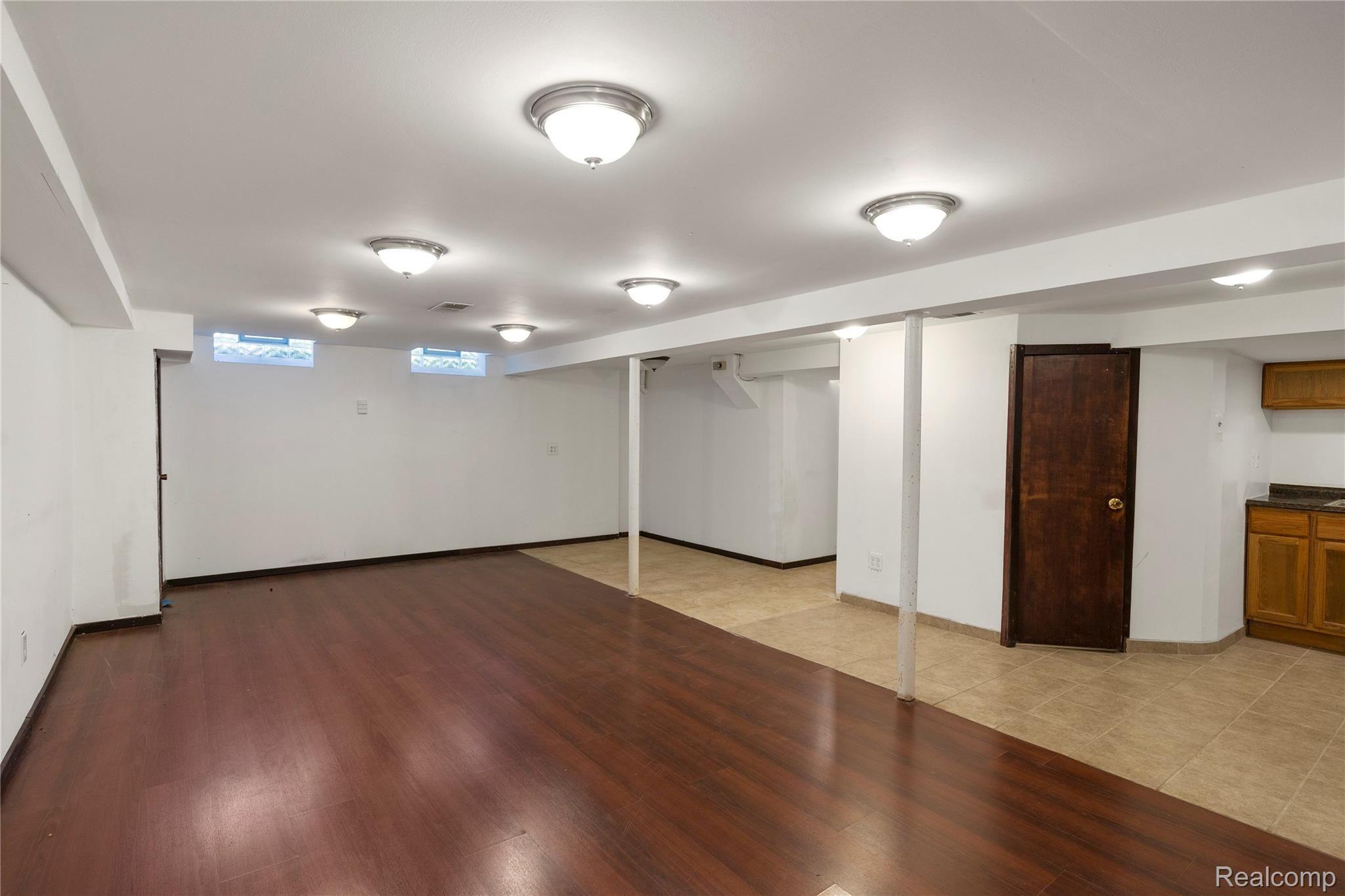 652 Inkster Road Dearborn Heights, MI 48127 - Photo 26 of 29 17.jpg