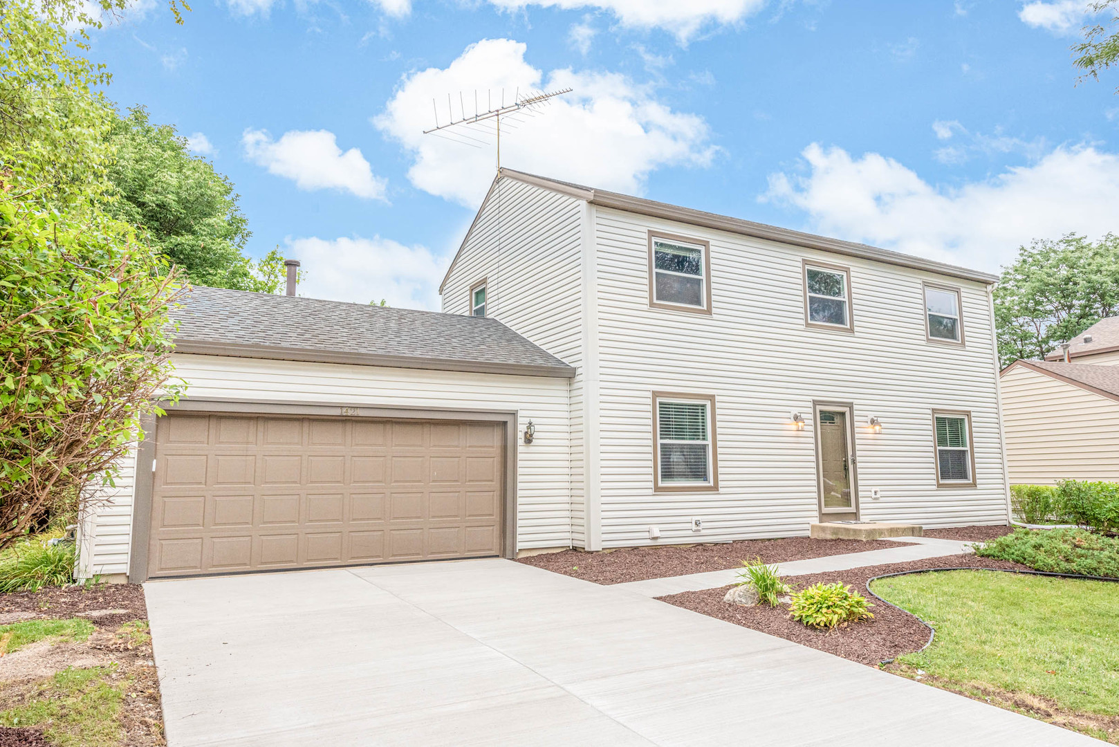 1421 Carleton Circle Naperville, IL 60565 - Photo 1 of 41