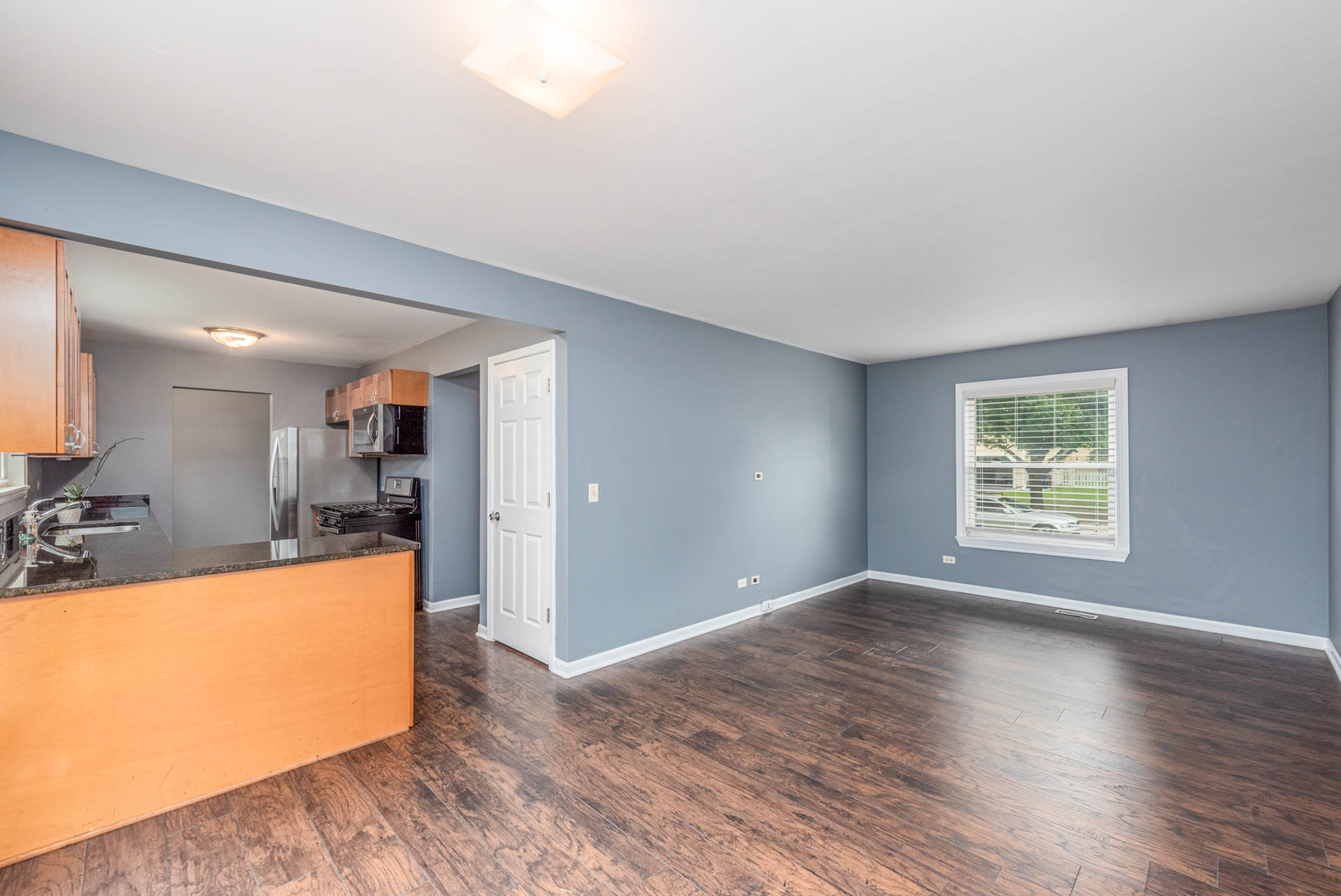 1421 Carleton Circle Naperville, IL 60565 - Photo 12 of 41
