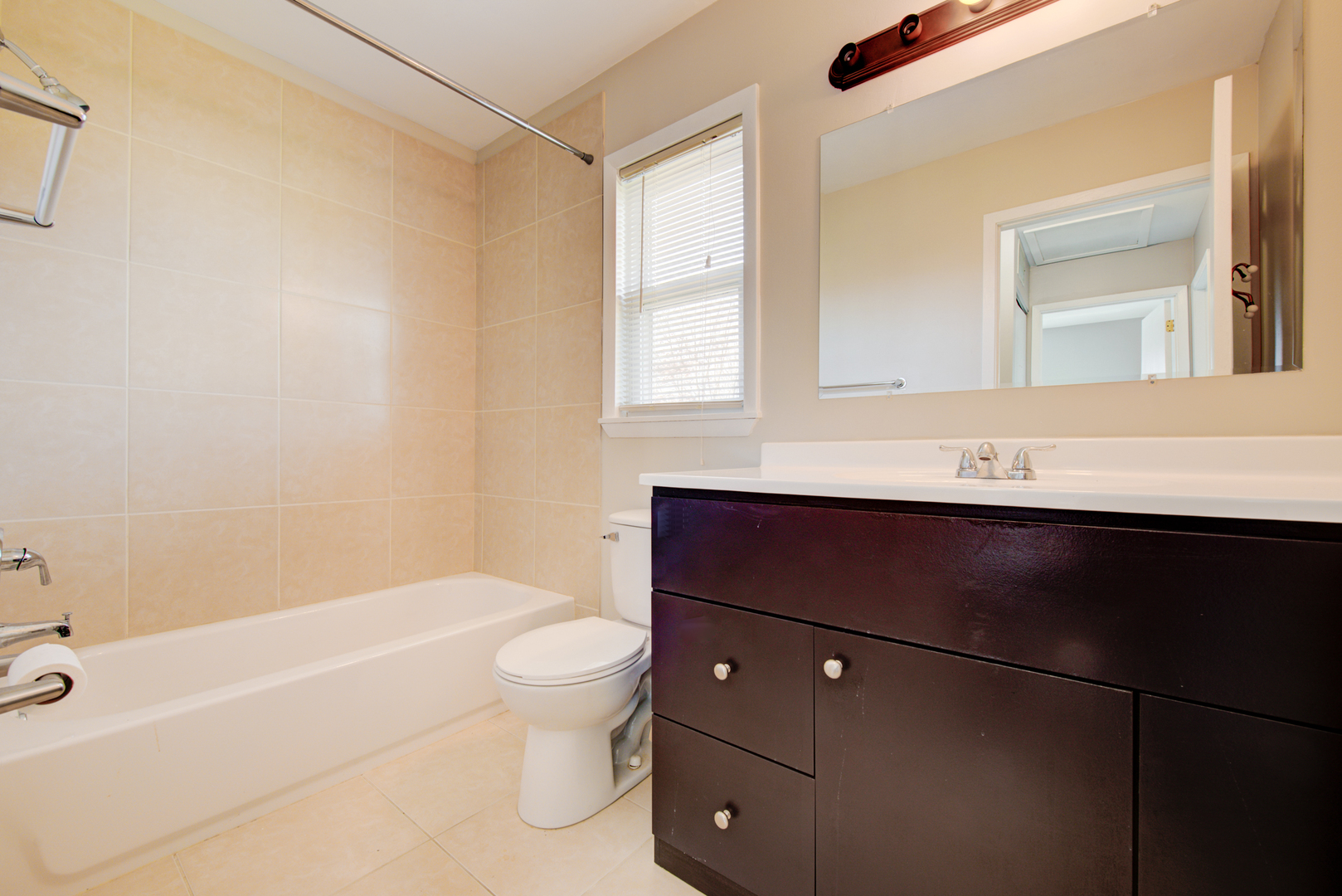 1421 Carleton Circle Naperville, IL 60565 - Photo 21 of 41