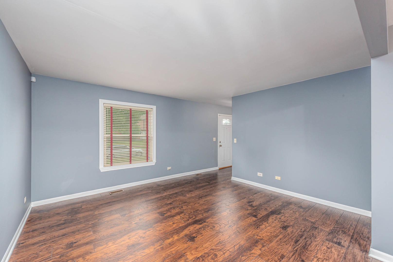 1421 Carleton Circle Naperville, IL 60565 - Photo 4 of 41