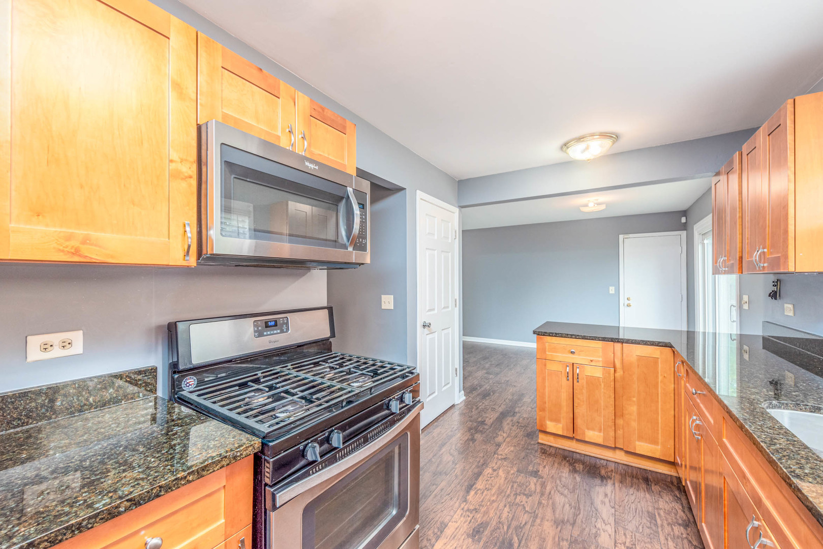 1421 Carleton Circle Naperville, IL 60565 - Photo 8 of 41