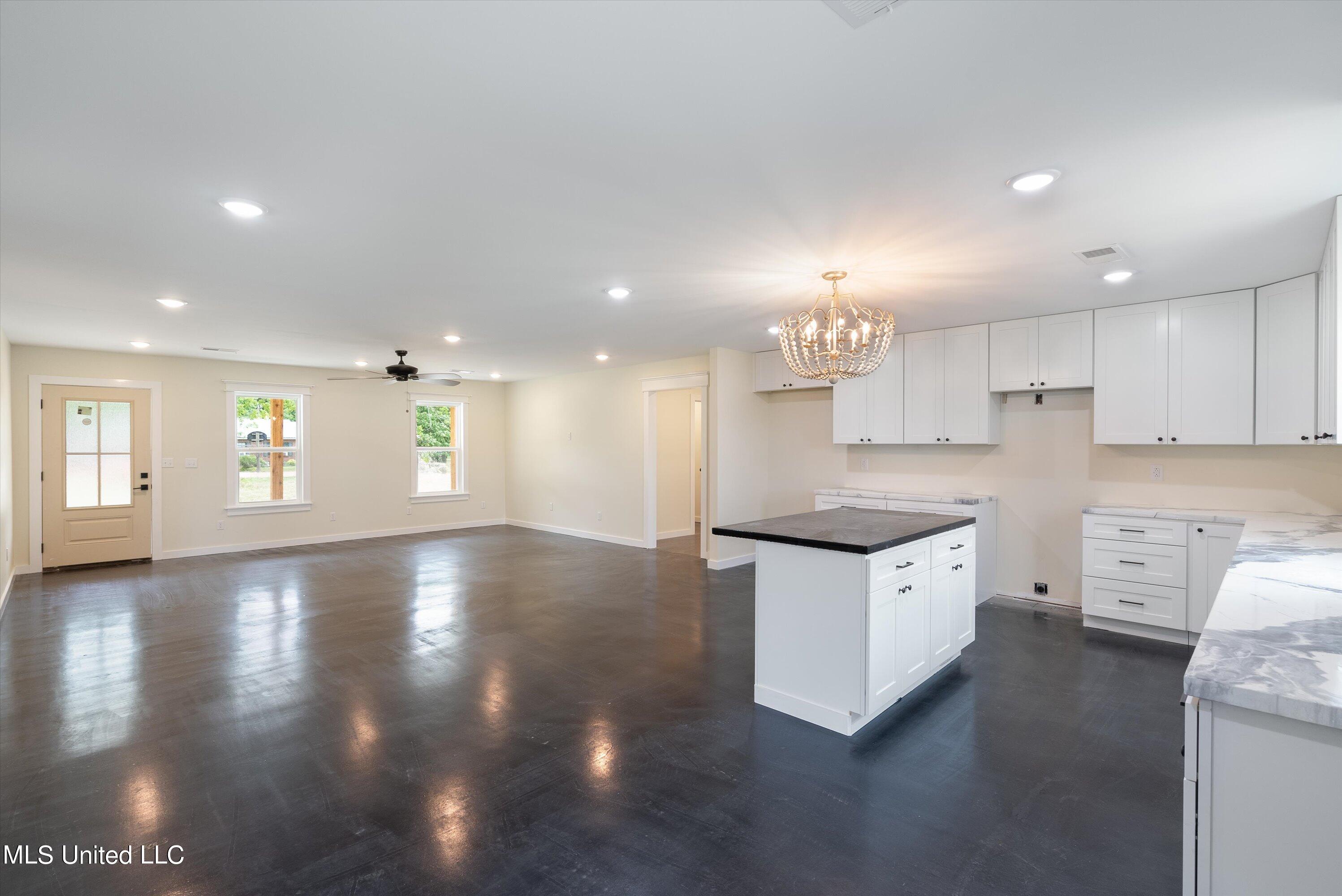 357 Parker Road Pope, MS 38658 - Photo 11 of 29 11-Kitchen to Great Room
