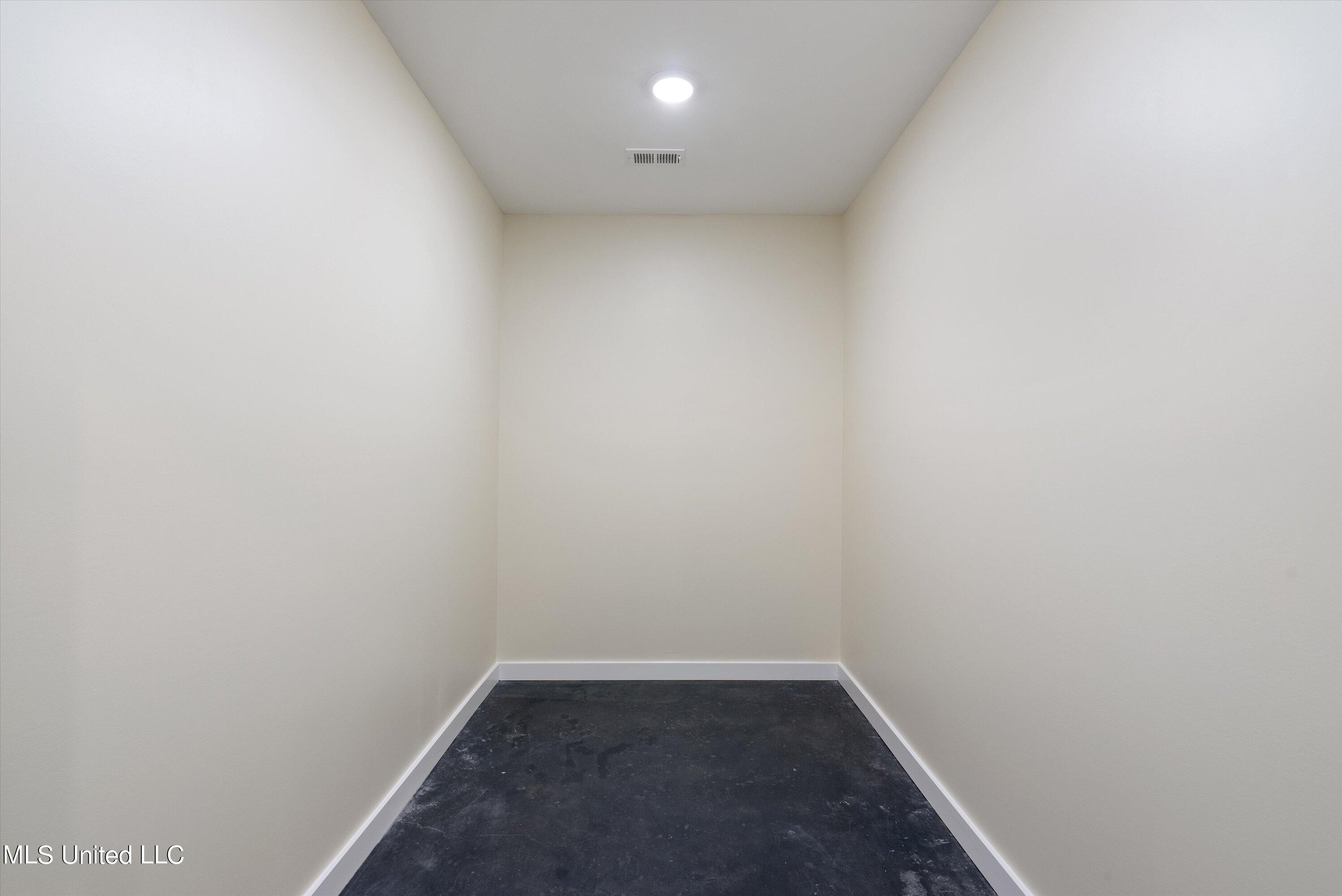 357 Parker Road Pope, MS 38658 - Photo 17 of 29 17-Primary Closet