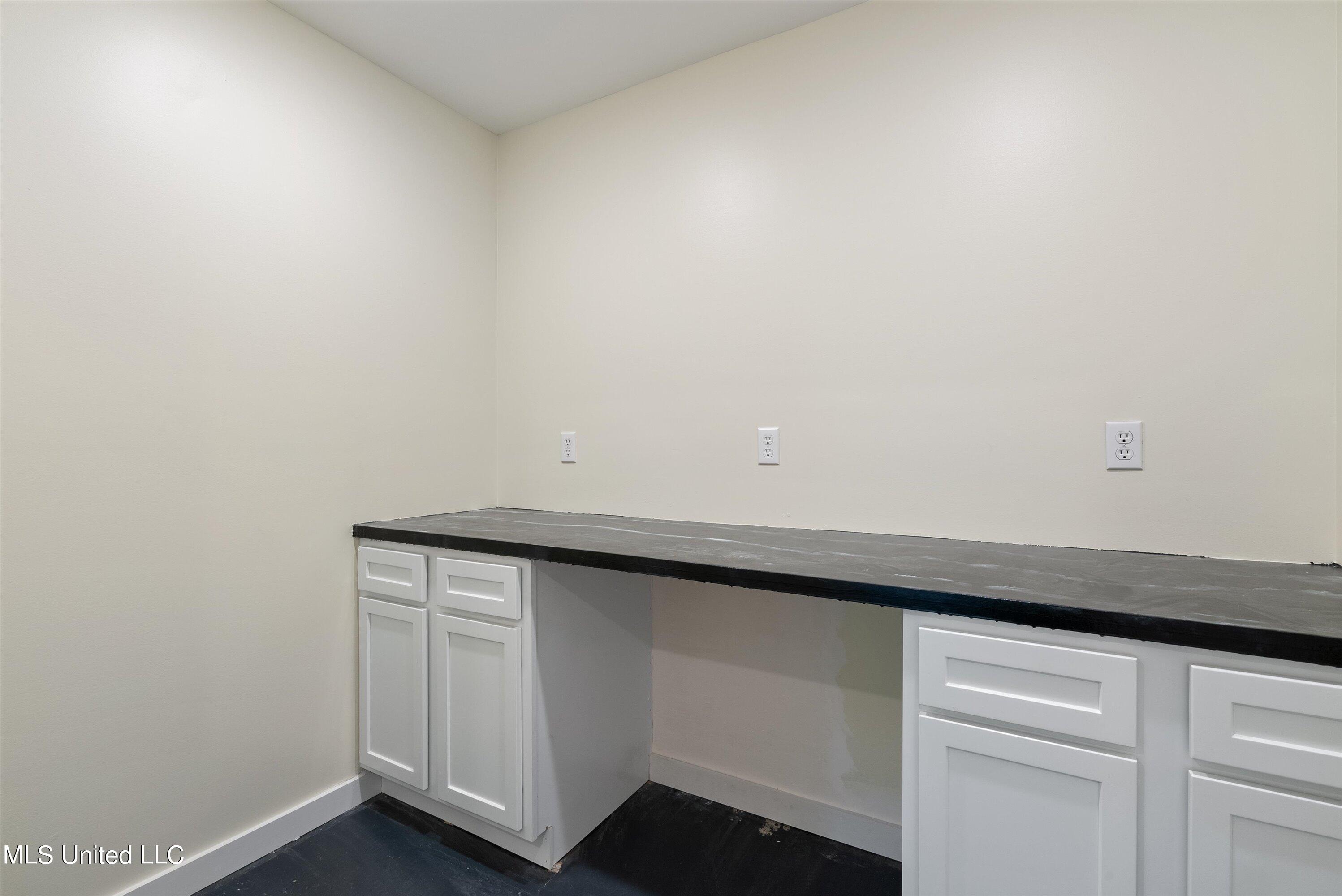 357 Parker Road Pope, MS 38658 - Photo 23 of 29 23-Office