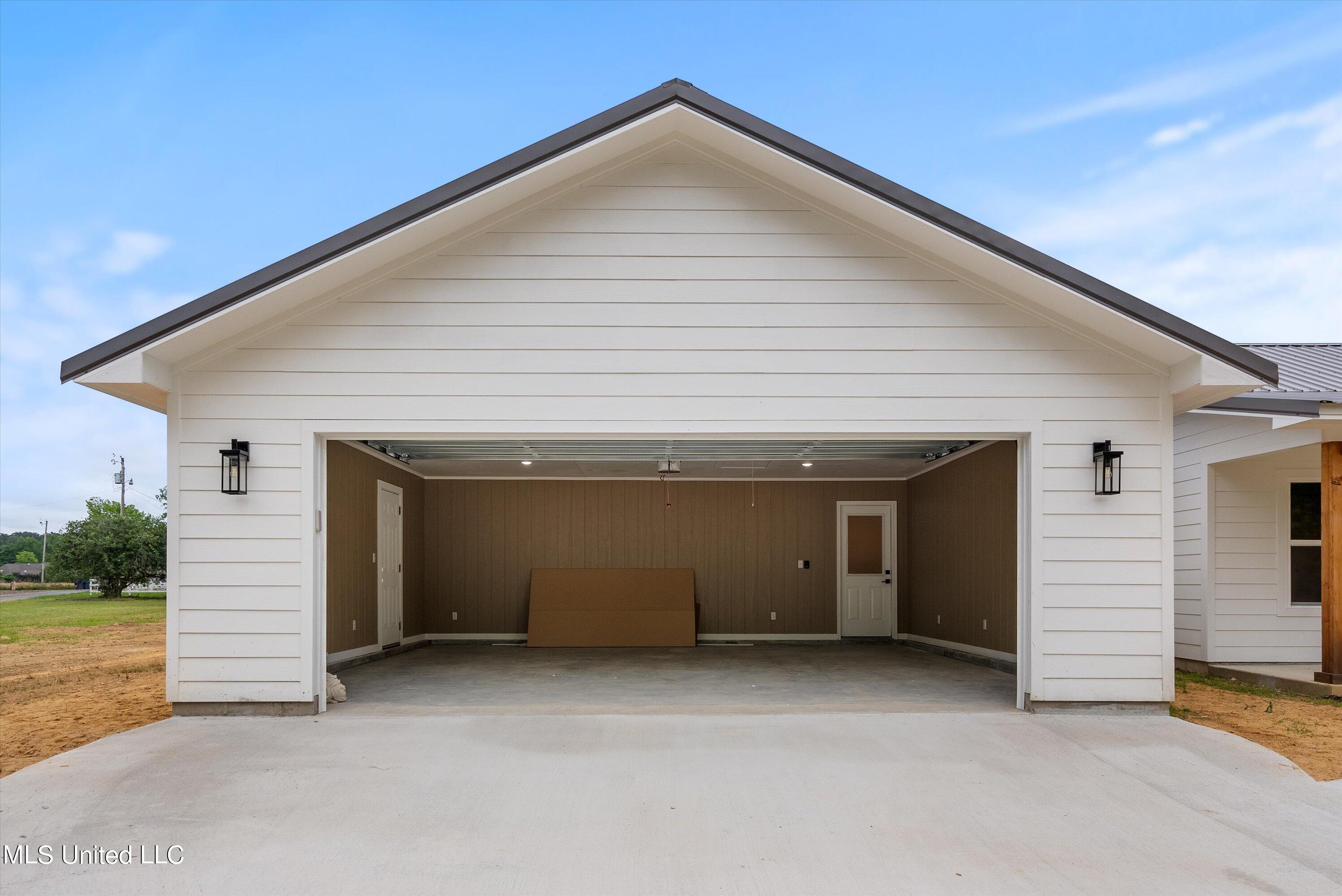357 Parker Road Pope, MS 38658 - Photo 29 of 29 29-Garage