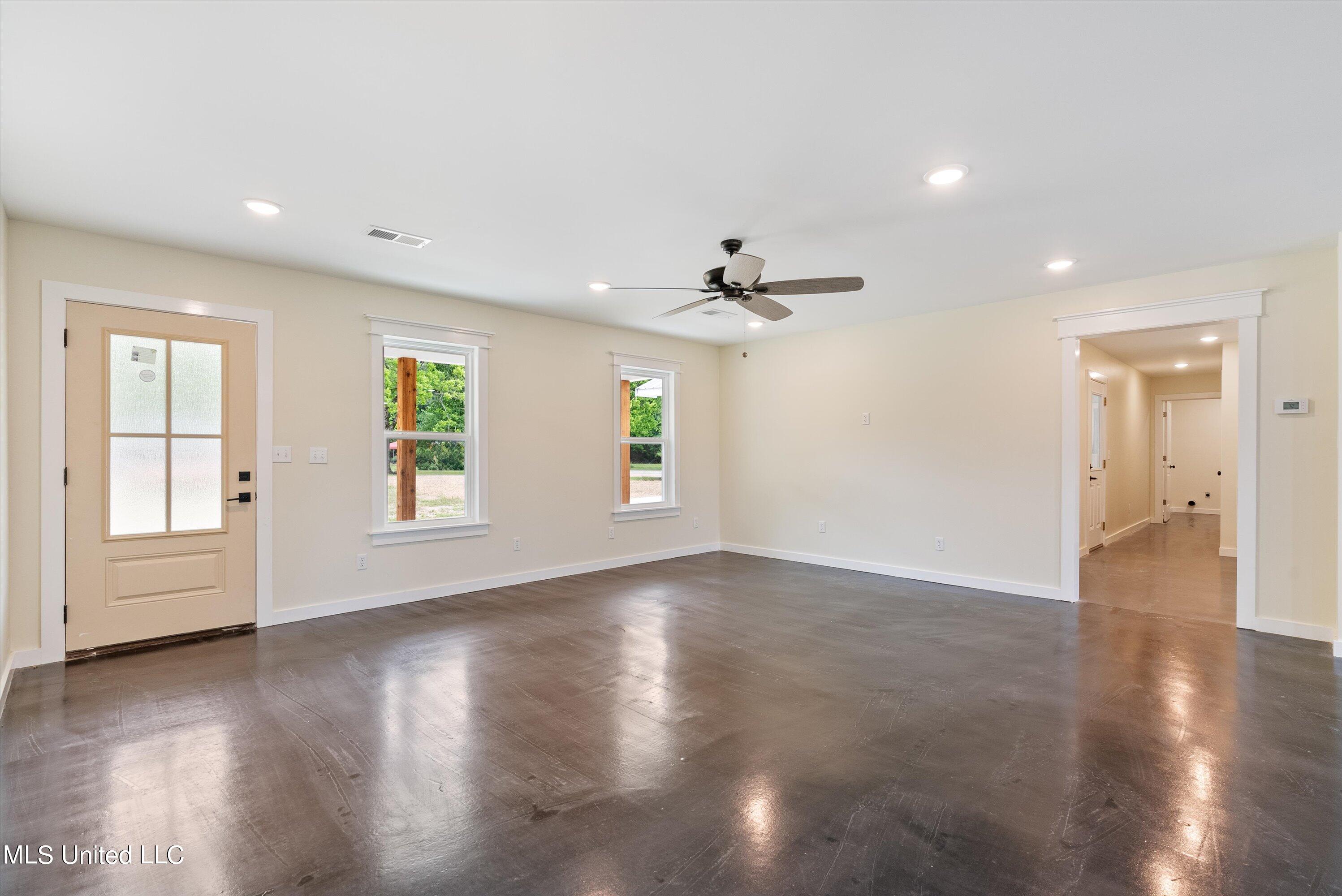 357 Parker Road Pope, MS 38658 - Photo 4 of 29 04-Great Room