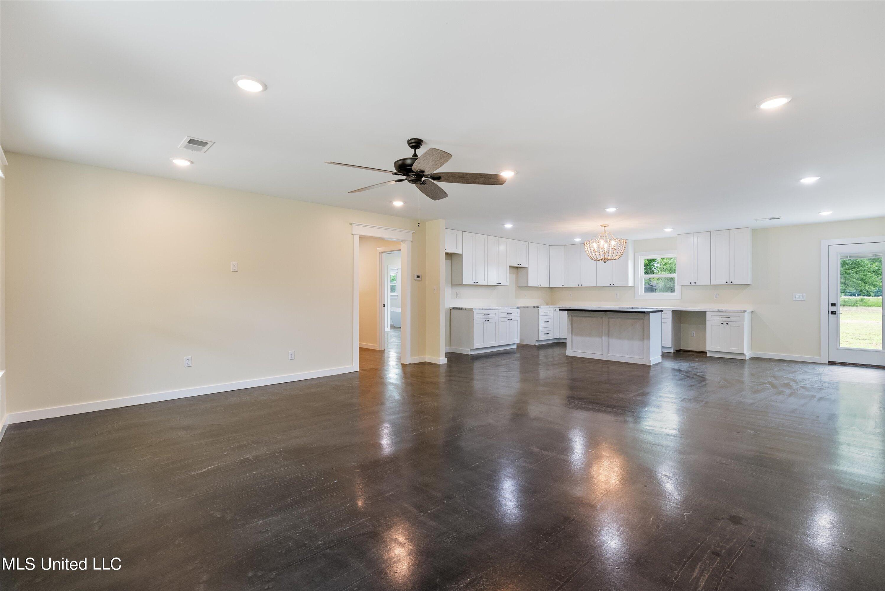 357 Parker Road Pope, MS 38658 - Photo 5 of 29 05-Great Room