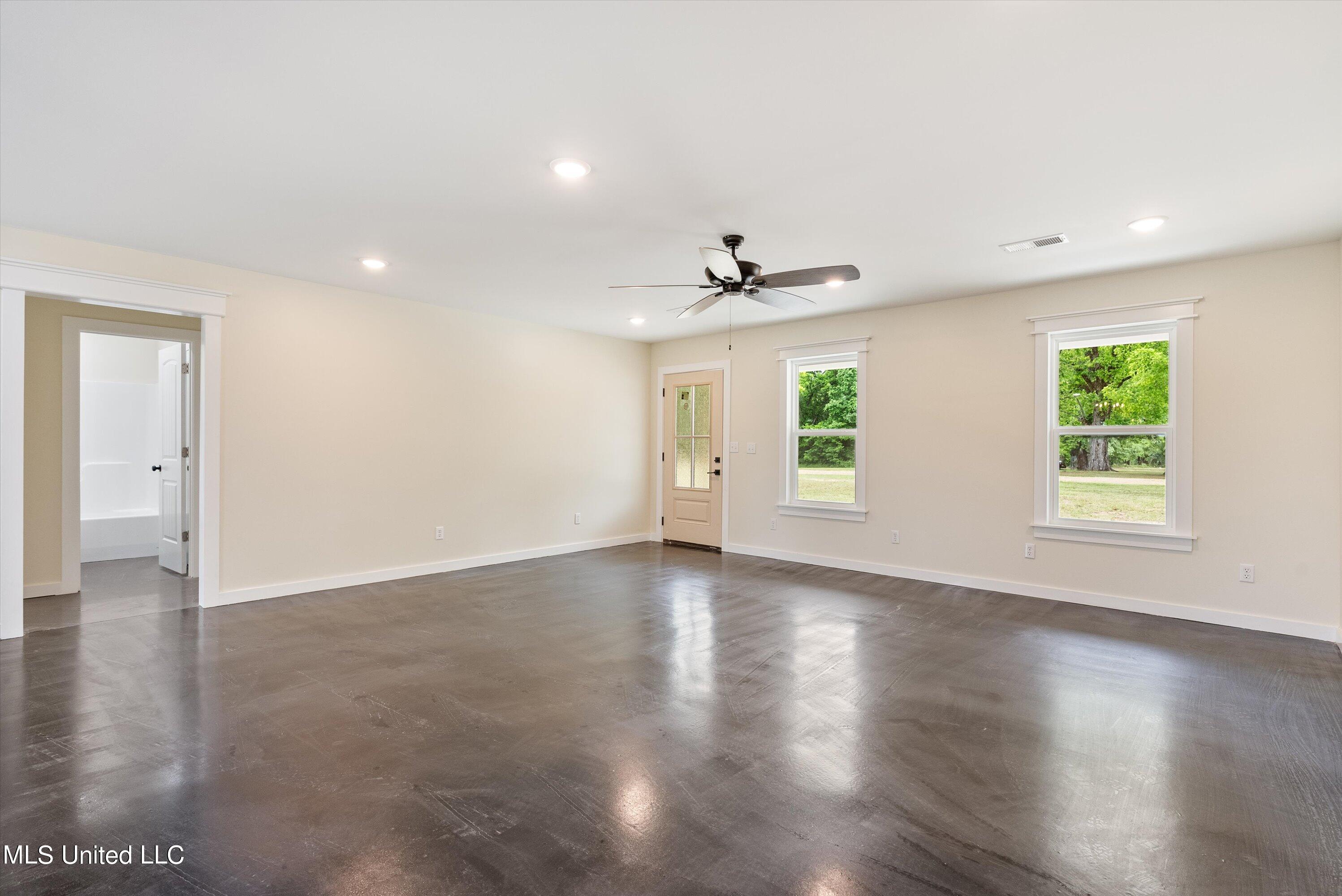 357 Parker Road Pope, MS 38658 - Photo 7 of 29 07-Great Room