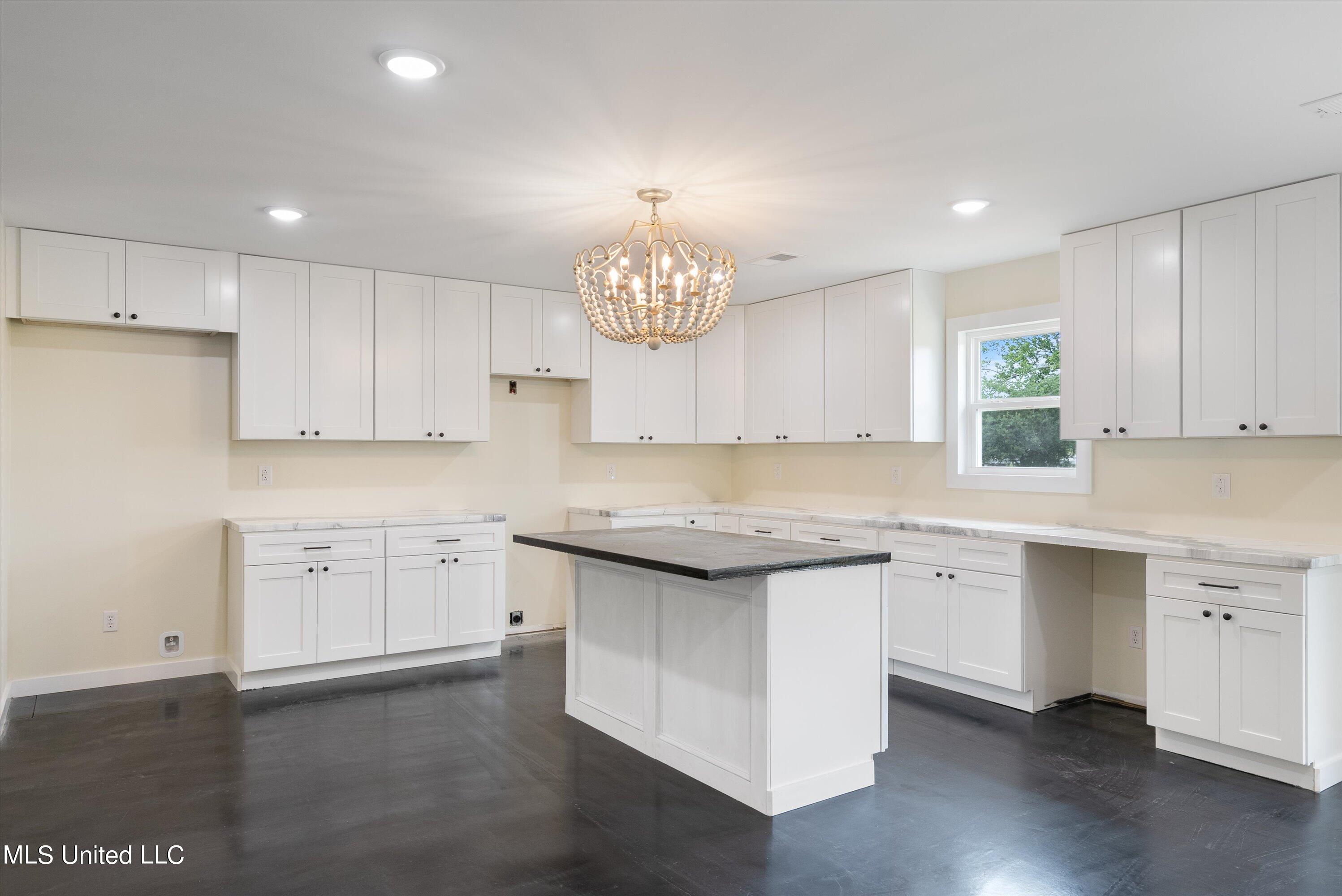 357 Parker Road Pope, MS 38658 - Photo 9 of 29 09-Kitchen