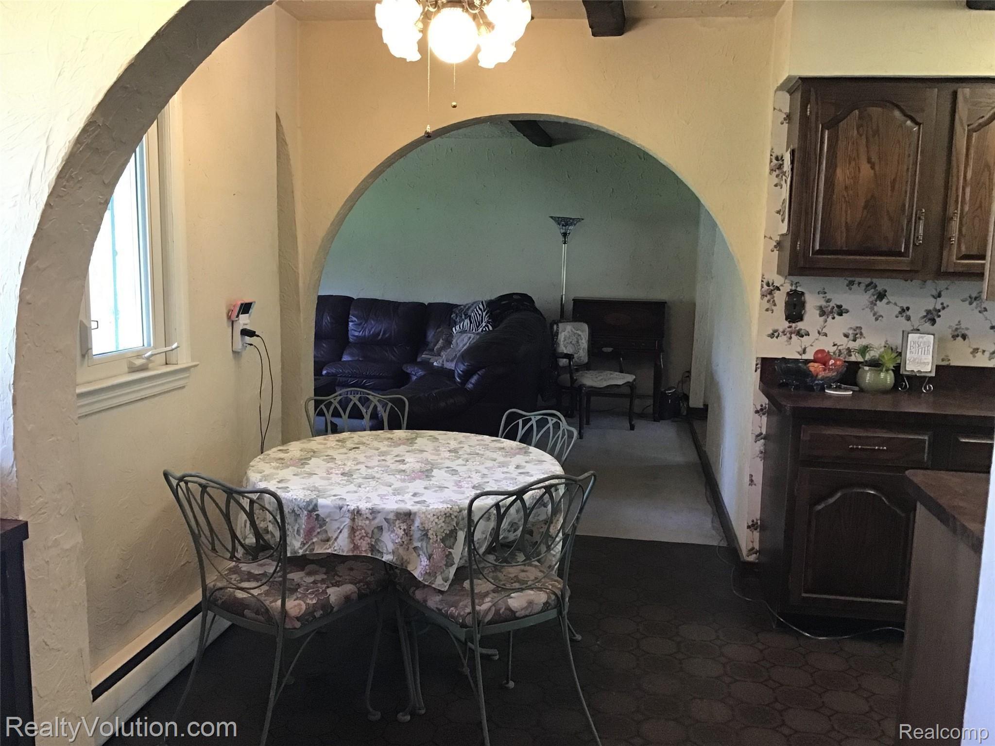 1707 North Livernois Road Rochester, MI 48306 - Photo 13 of 41 2BD1204C-61FB-4A8D-871D-8983230A9D0D.jpeg
