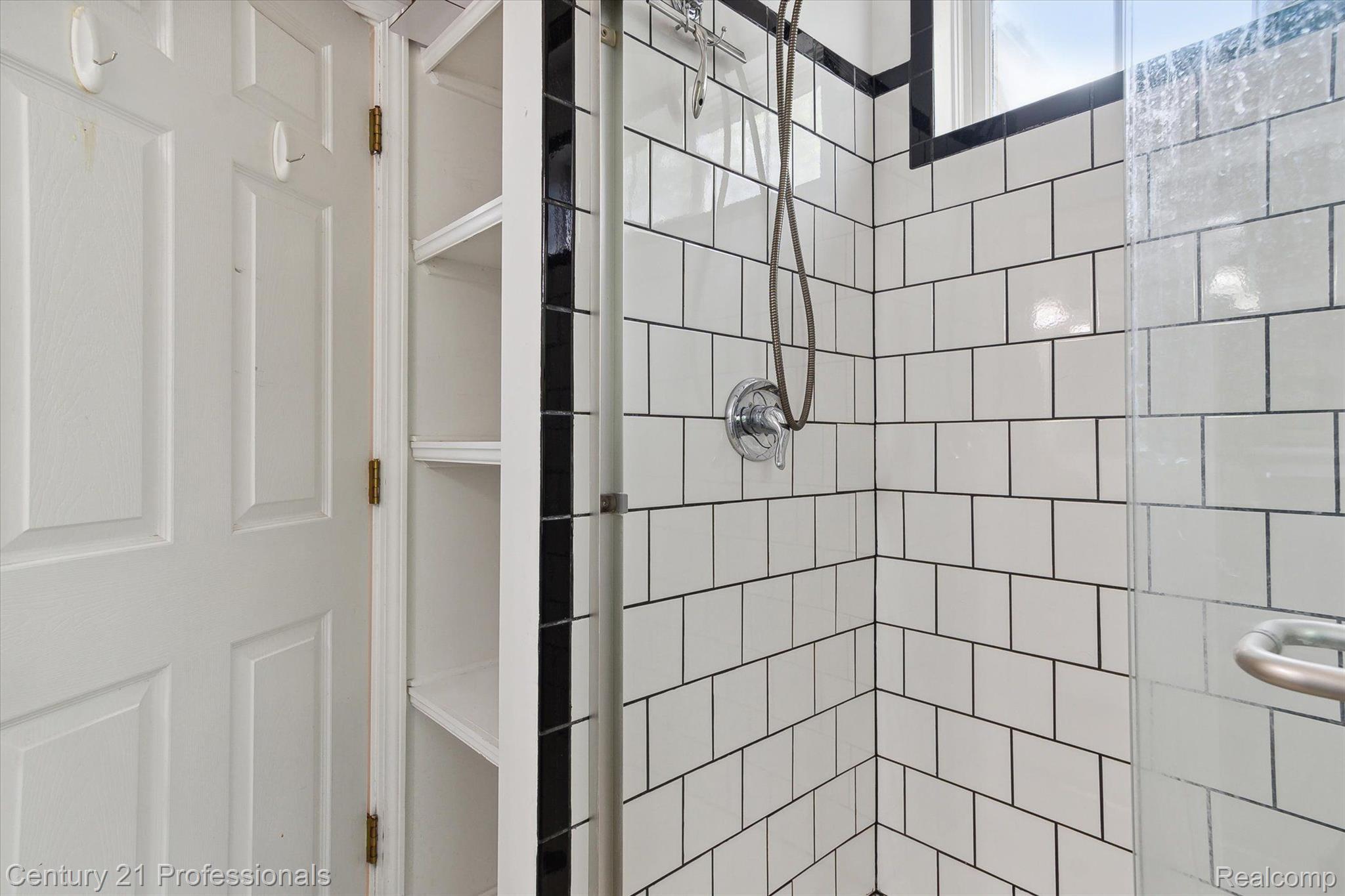 949 Nottingham Road Grosse Pointe, MI 48230 - Photo 45 of 56 Gallery Image 45