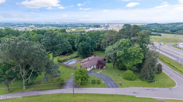 $1,425,000 | 945 Crescent Drive, Louisville, TN 37777