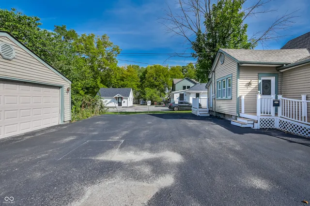 $799,999 | 610 North Rangeline Road, Carmel, IN 46032