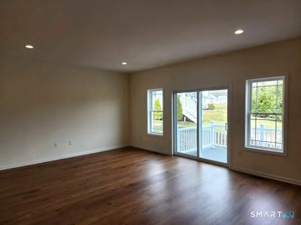 $575,000 | 102 Mulholland Way, Unit 52, North Haven, CT 06473