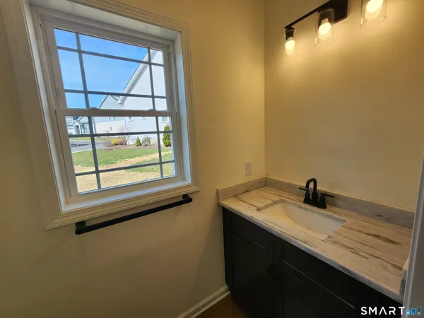 $575,000 | 102 Mulholland Way, Unit 52, North Haven, CT 06473