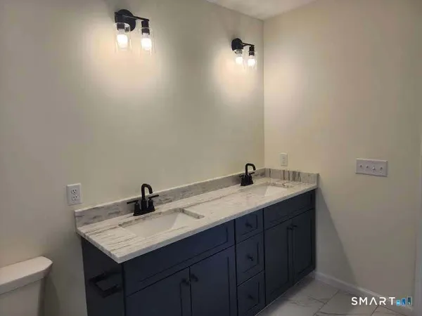 $575,000 | 102 Mulholland Way, Unit 52, North Haven, CT 06473