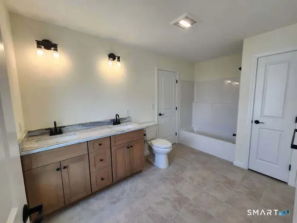 $575,000 | 102 Mulholland Way, Unit 52, North Haven, CT 06473