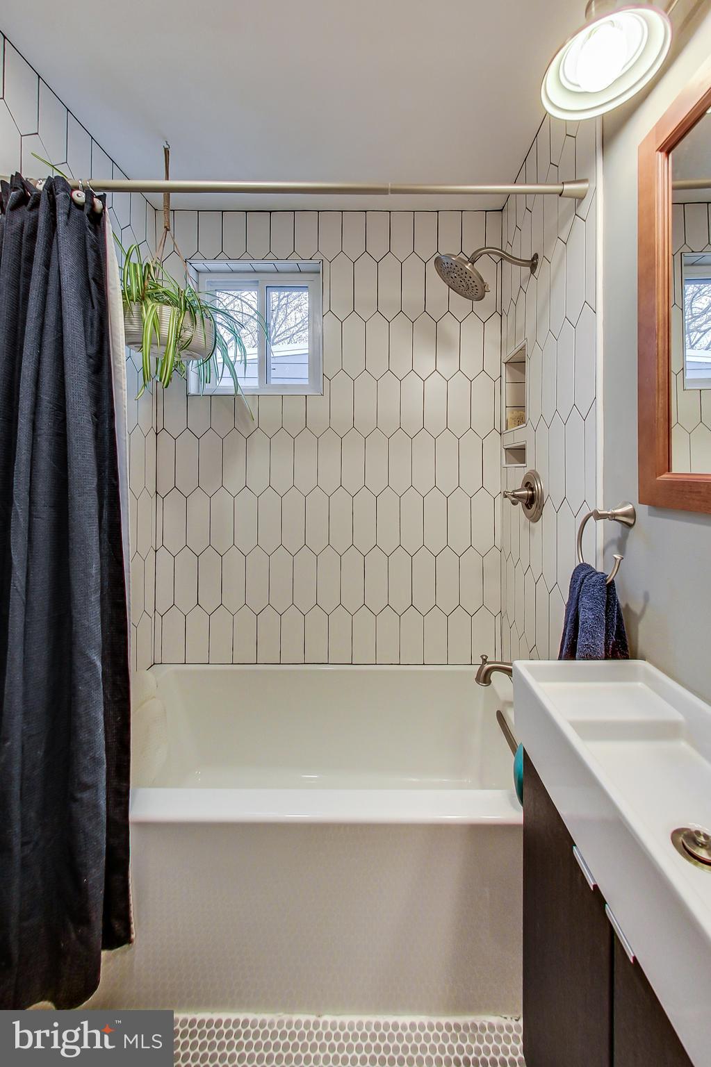 1629 Rosedale Street Northeast Washington, DC 20002 - Photo 17 of 32 Second floor full bath view